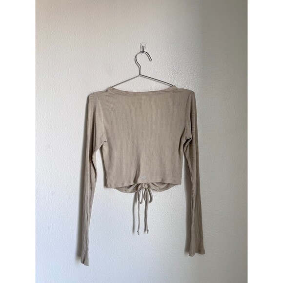 Alo Yoga Ribbed Cinch Ruched Crop Top in California Sand Size MEDIUM - Picture 3 of 6